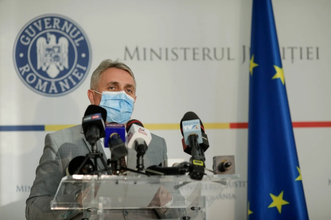 Potrivit ministrului de Interne, pensiile de serviciu ale militarilor şi poliţiştilor sunt ”undeva la 5,2 miliarde de lei presiune pe buget”.  FOTO Inquam Photos / George Călin