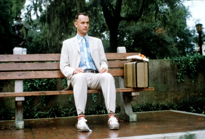 Tom Hanks, în rolul lui Forrest Gump din filmul cu acelaşi nume FOTO cbsnews