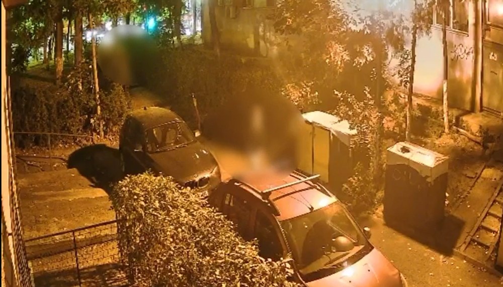 Clipe de groază pe o alee din București: tânără tăiată după ce s-a luptat cu un bărbat care a atacat-o cu un cuțit