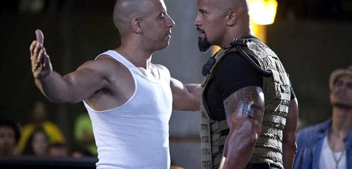 Dwayne Johnson (dreapta) pare să aibă un conflict cu colegul lui de platou, Vin Diesel FOTO „Daily Mail“