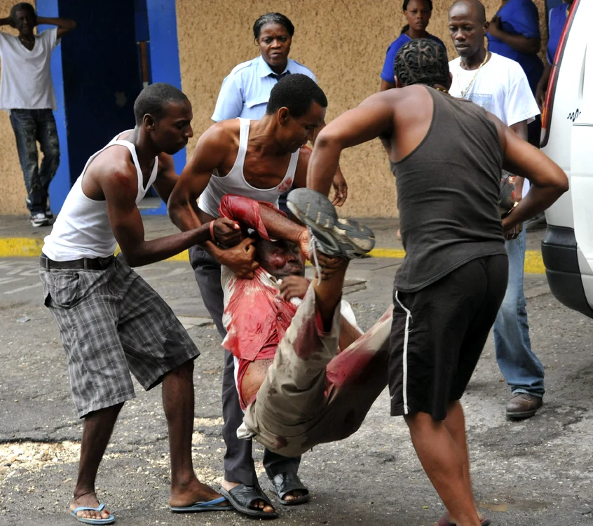 
    Violenţe în Kingston, Jamaica  