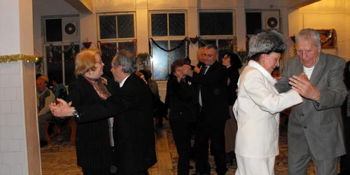 Voia bună nu a lipsit de la seara dedicată pensionarilor