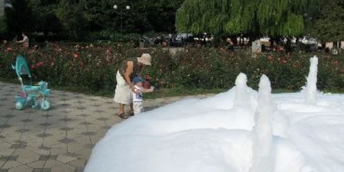 Bacău: Jacuzzi cu spumă în mijlocul orașului (VIDEO)
