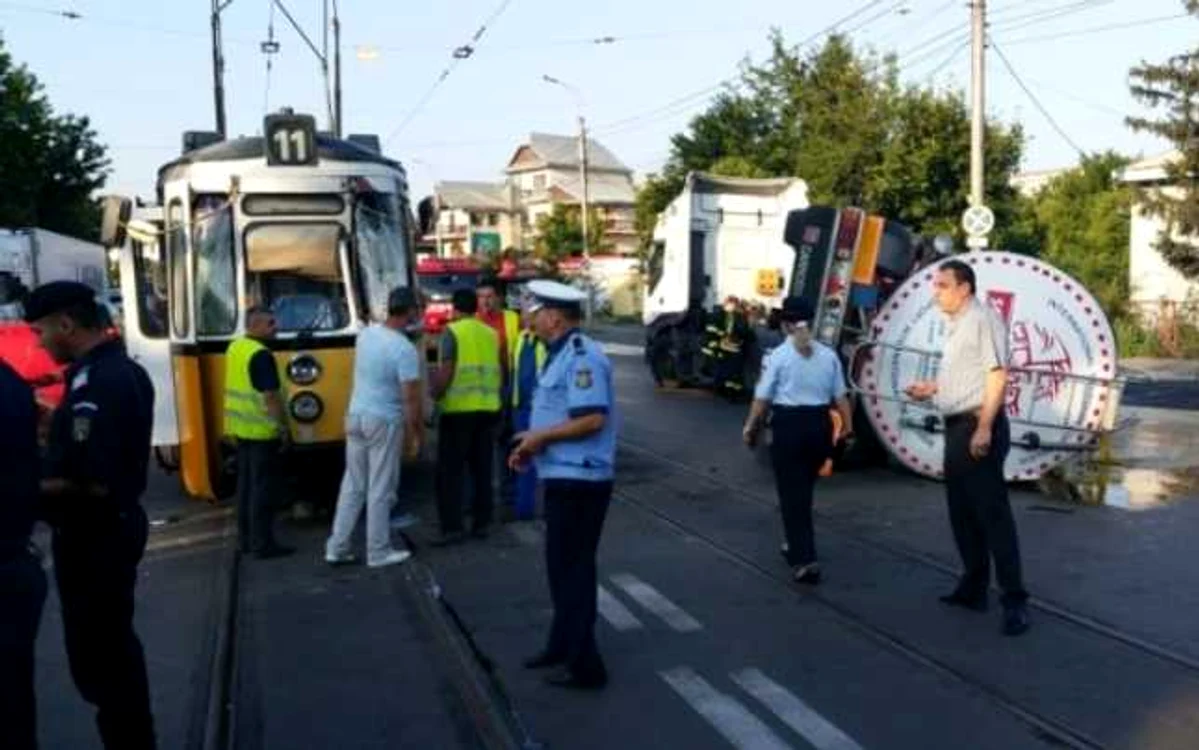 Accidentul a avut loc în Podu de Piatră, una dintre cele mai circulate intersecţii din oraş FOTO Ziarul de Iaşi