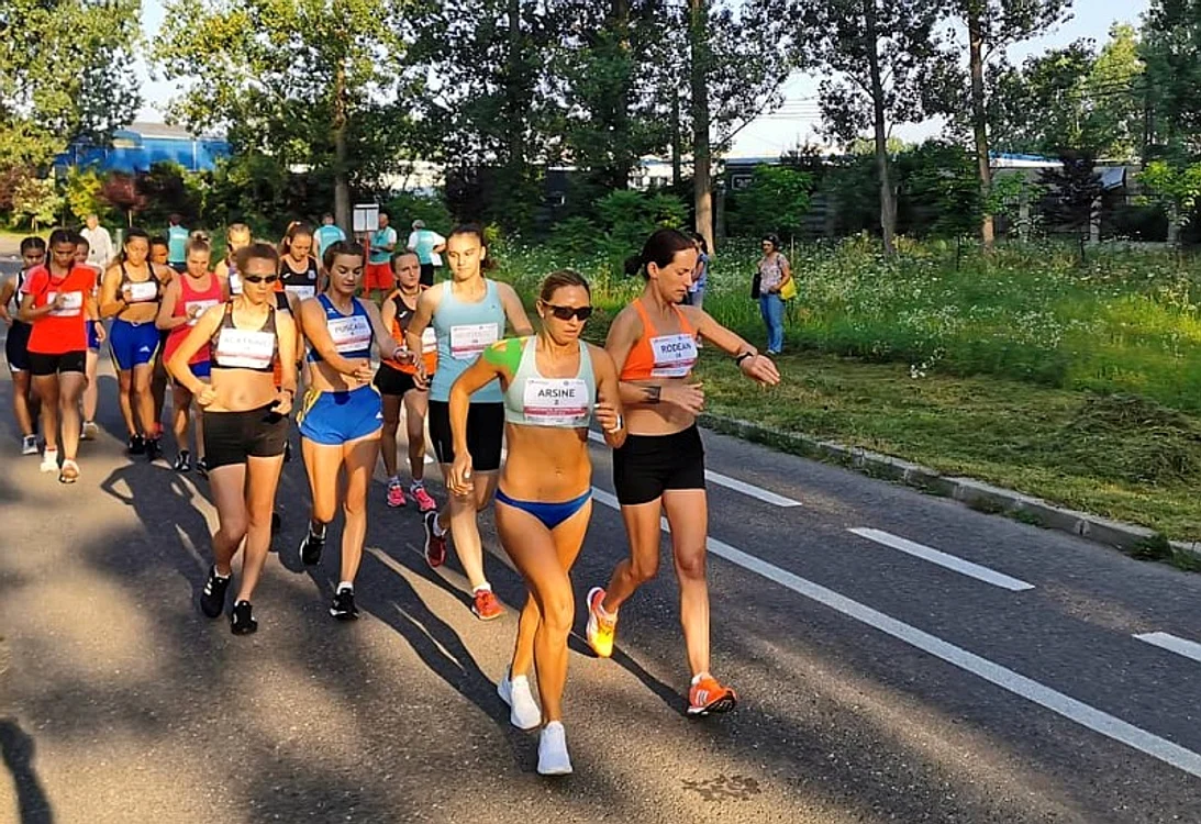 
    Andreea Arsine a ocupat locul 4 la CN în proba de 20 km marșFoto: Facebook / Andreea Arsine  