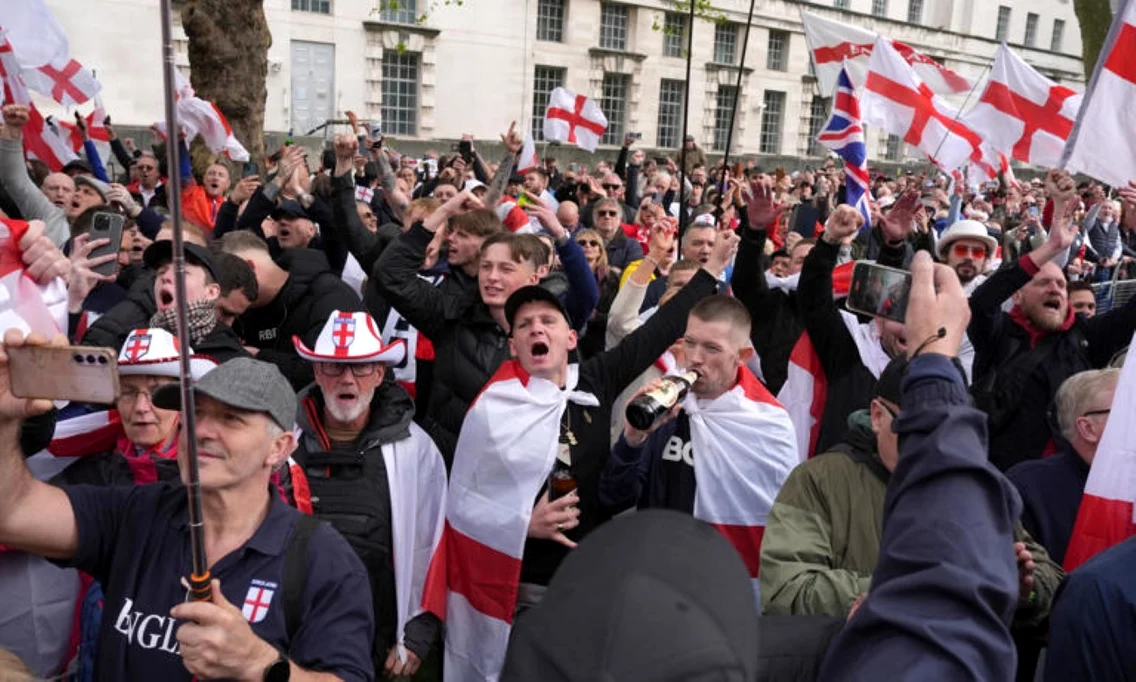 miting Londra St George 01, facebook