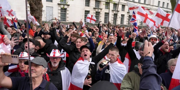 miting Londra St George 01, facebook