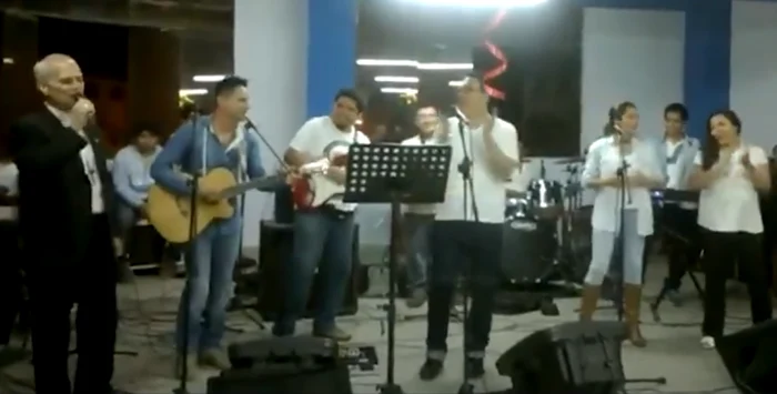 VIDEO Un videoclip cu Papa Leon al XIV-lea cântând la o petrecere de Crăciun face înconjurul lumii