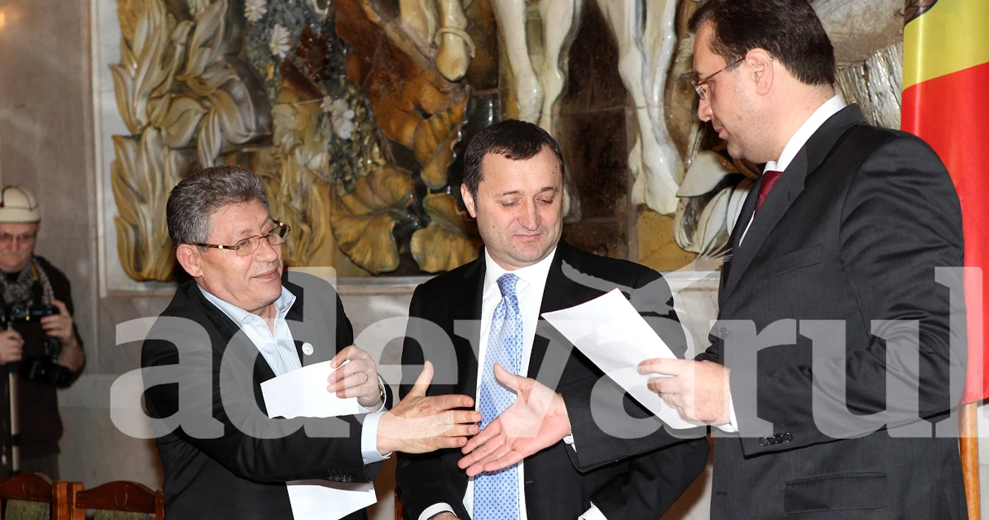 Mihai Ghimpu, Vlad Filat și Marian Lupu, liderii AIE