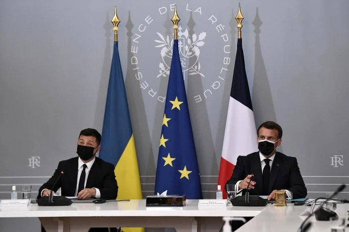 Volodimir Zelenski (stânga) şi Emmanuel Macron în cadrul întrevederii de la Paris FOTO EPA-EFE