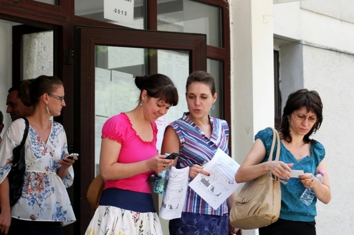 Profesorii nu s-au dovedit a fi mai "breji" decât mulţi dintre elevii cărora le-au predat...