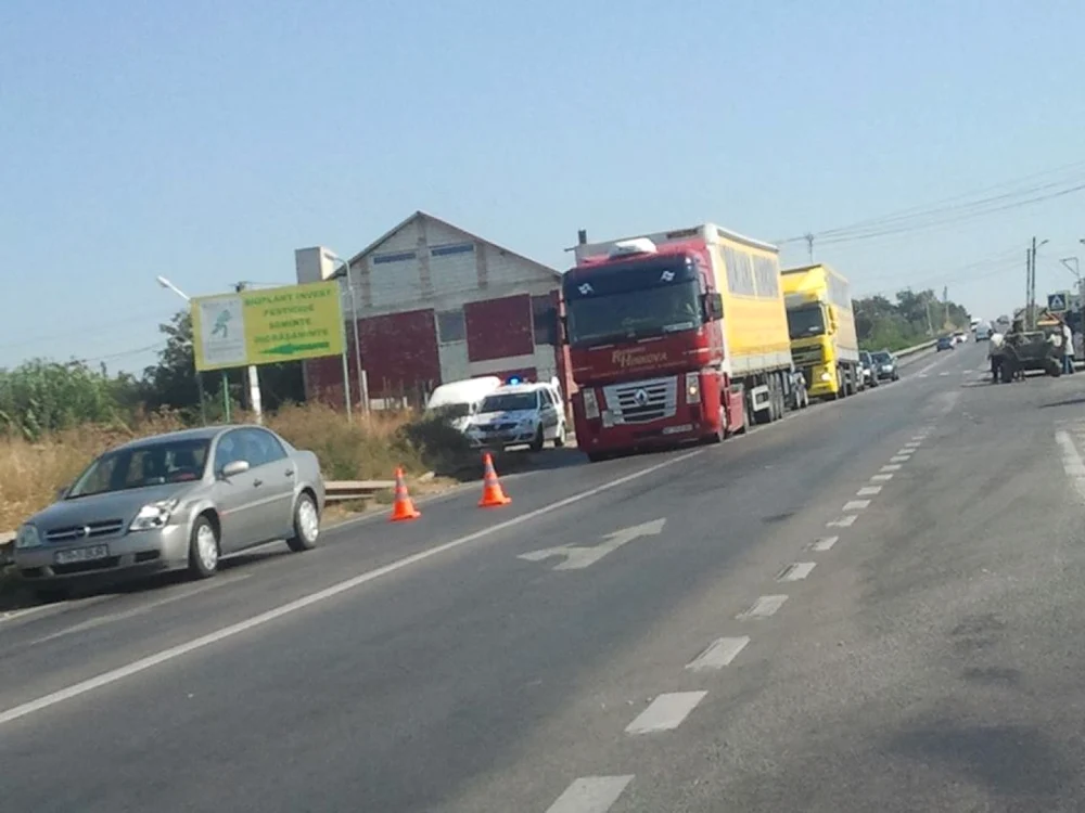 Tânărul a traversat şoseaua printr-un loc nepermis