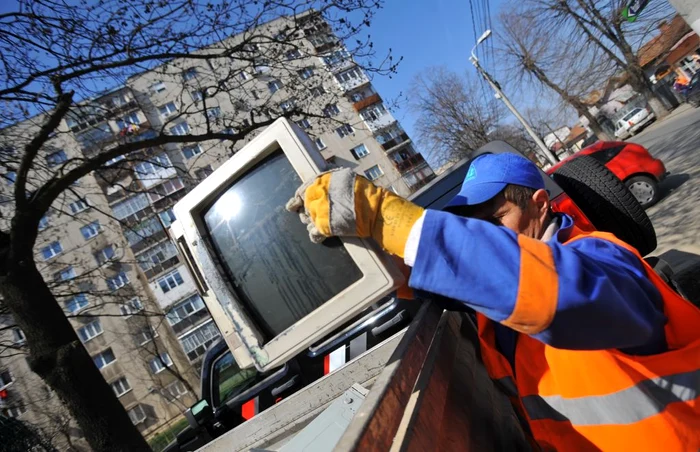 În Sectorul 1 continuă campania de colectare a deşeurilor electrocasnice