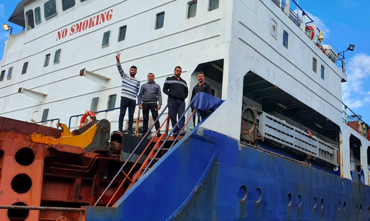 Marinari pe nava Ali Bey abandonată în Portul Constanţa Sursa SLN