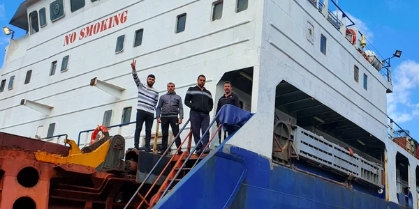 Marinari pe nava Ali Bey abandonată în Portul Constanţa Sursa SLN