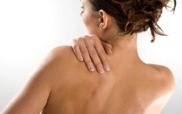 Durerile cervicale sau durerile resimţite la nivelul gâtului afectează un procent din ce în ce mai ridicat din populaţia planetei la ora actualăFoto: adevarul.ro