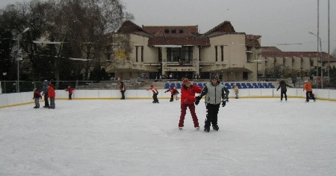 Patinoarul va fi închis de joi