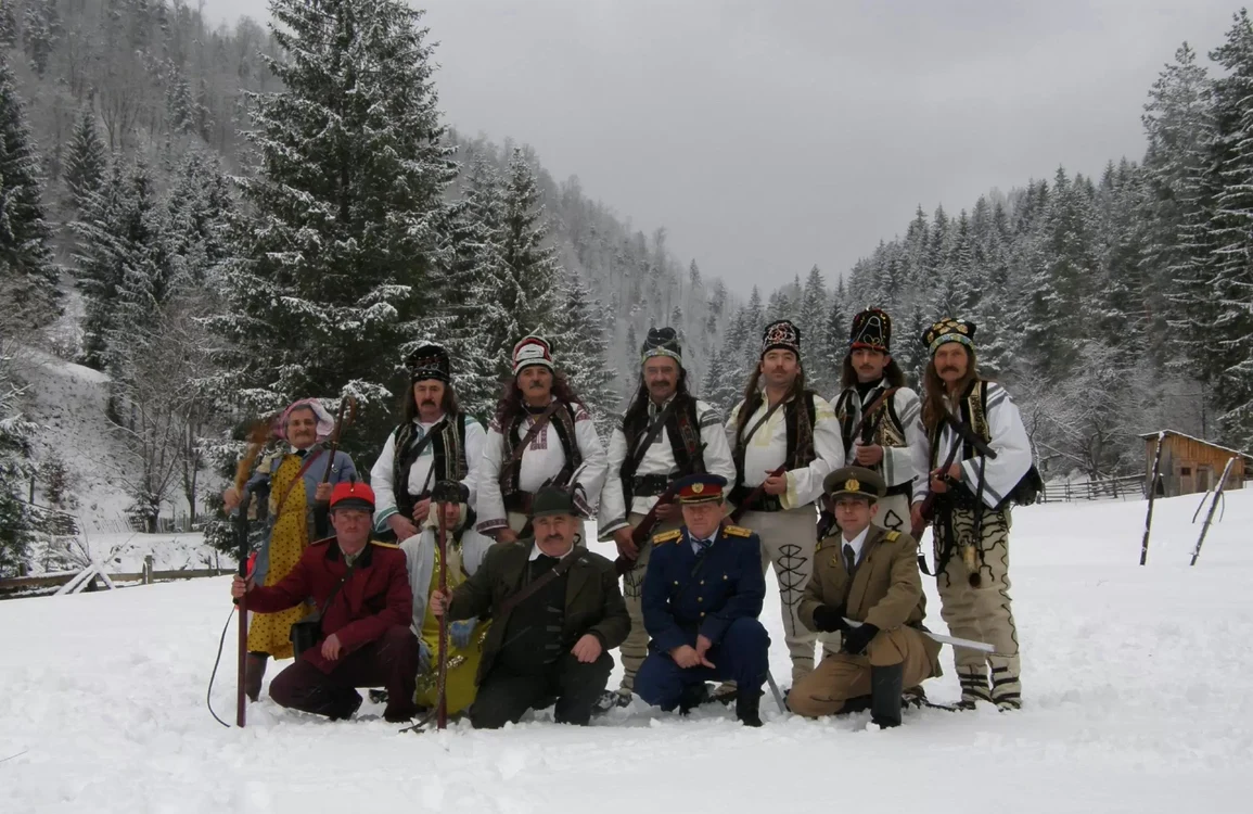 Banda lui Bujor de la Grințieș FOTO CooltNeamț.ro