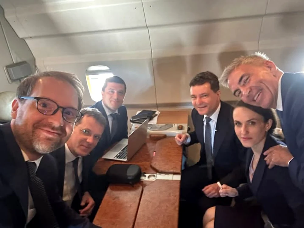 Președintele Nicușor Dan, miniștri și liderul USR, în drum spre Germania FOTO: Facebook
