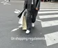 Artistul a făcut și putin shopping la Paris