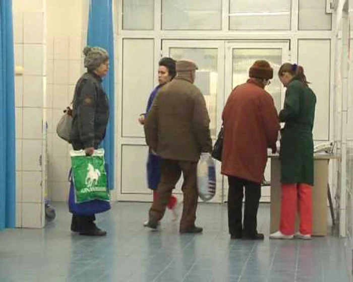 Pacienţii şi cadrele medicale sunt tot timpul gros îmbrăcaţi. 