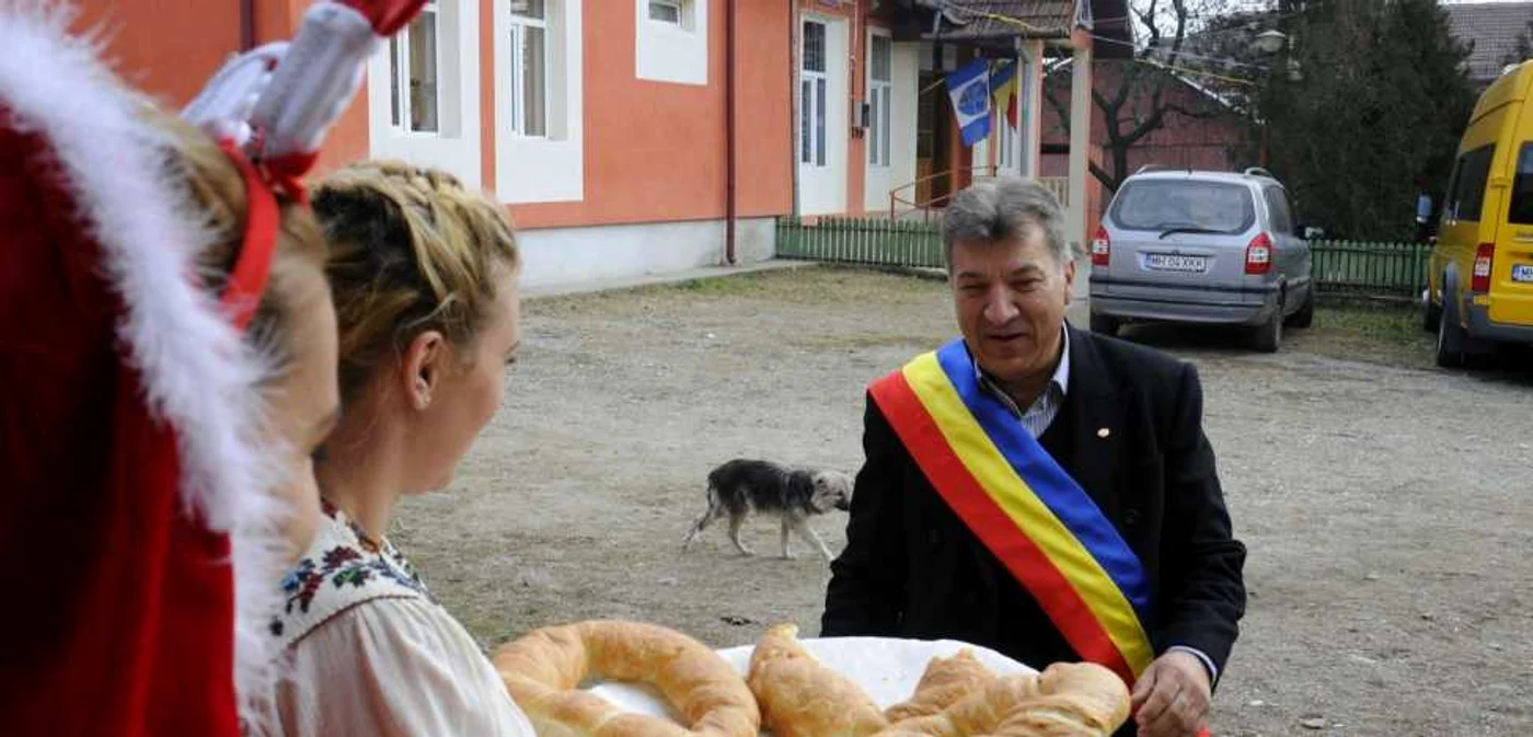 primarul de la sisesti FOTO facebook marian raducan 