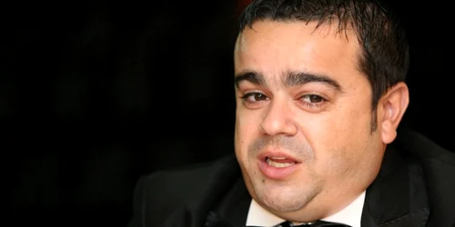 Adrian Minune va fi unul dintre naşii tinerilor căsătoriţi