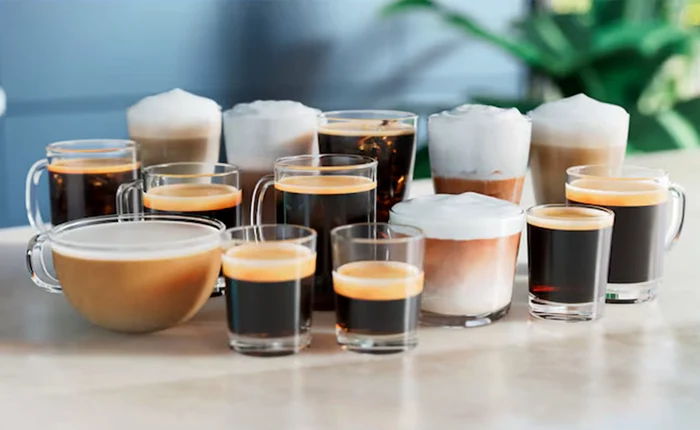 Diferite cești cu cafea diversă preparată la espressoarele automate 2026 Sursă eMAG