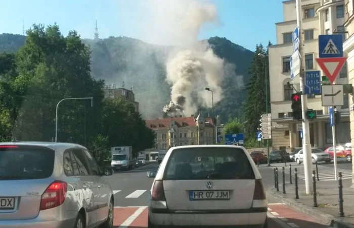 Incendiul s-a manifestat cu degajare mare de fum