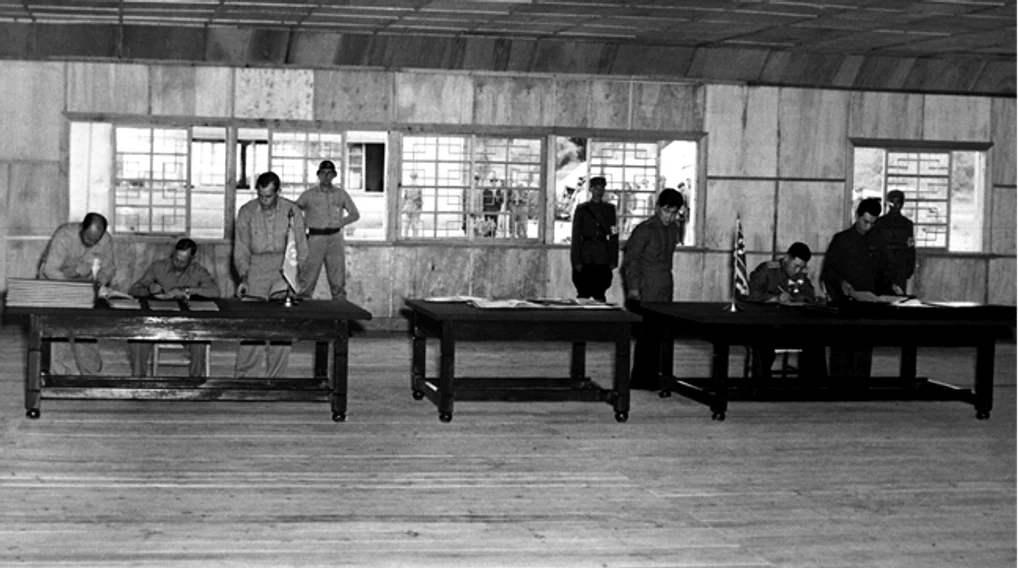 Semnarea armistițiului de la Panmunjom, 27 iulie 1953 Foto US Army
