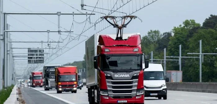 Camioane electrice pe o porţiune de probă între localităţile Weiterstadt şi Mörfelden