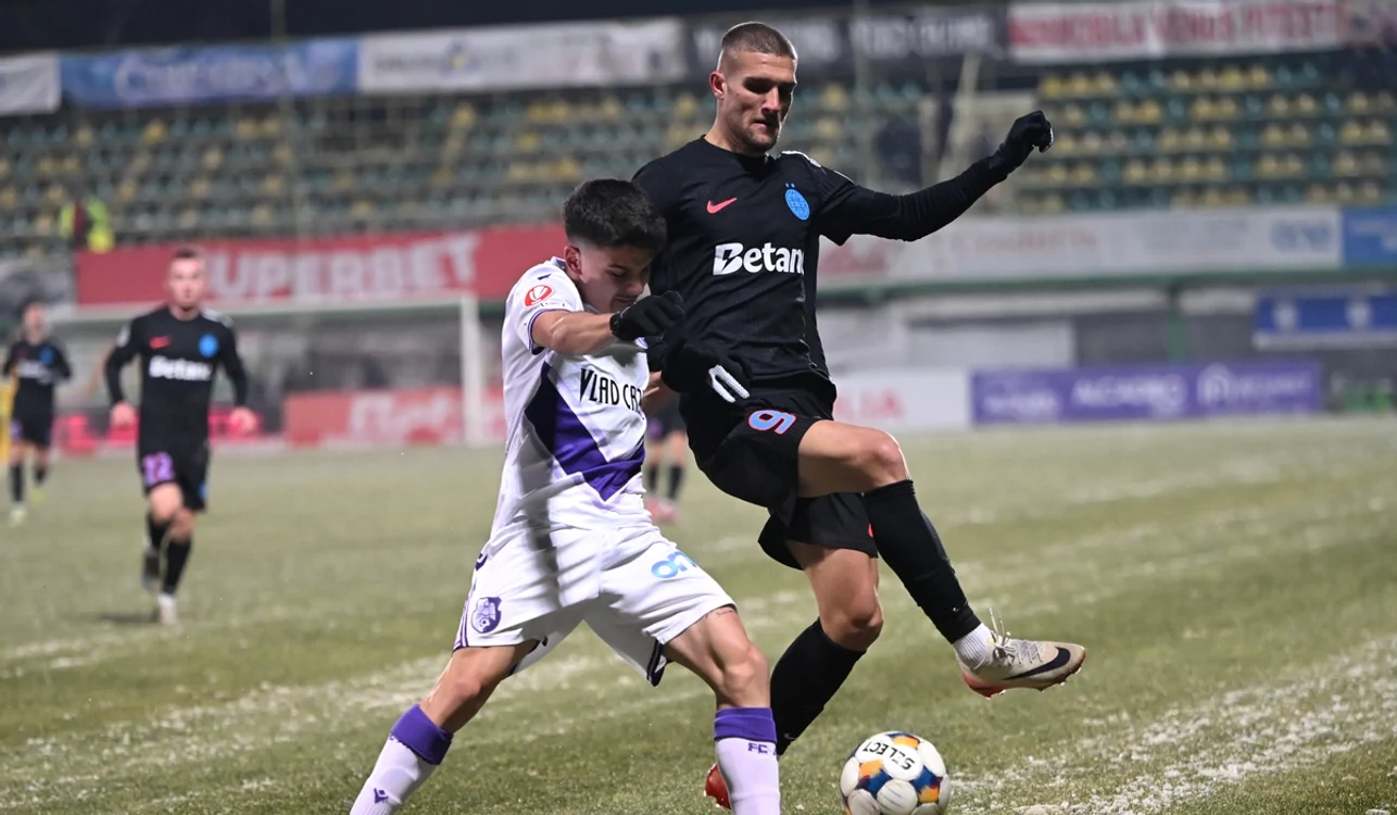 Yanis Pîrvu (stânga) a adus victoria pentru FC Argeș (FOTO: Sportpictures)