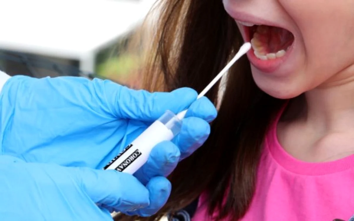 După pozitivarea unui test de salivă, recoltarea RT-PCR nu este obligatorie FOTO: Arhivă