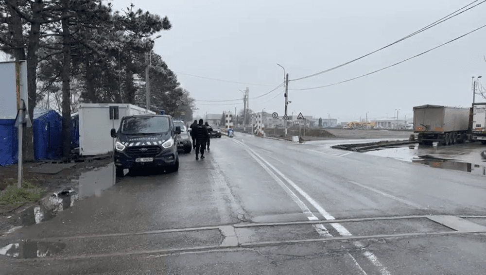 Percheziții la Biroul Vamal Siret. Sunt vizate fraude vamale de amploare, în care ar fi implicați și angajați ai instituției FOTO 