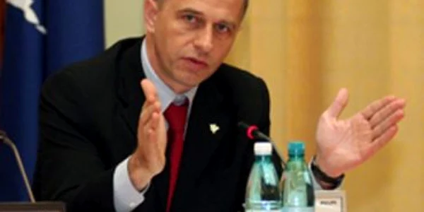Geoană vrea să se întâlnească cu Antonescu după ce moțiunea va trece de Parlament