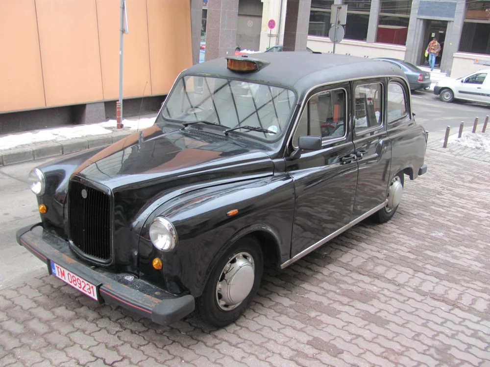 Un "Black cabs" londonez pe străzile din Timişoara Foto: Ştefan Both