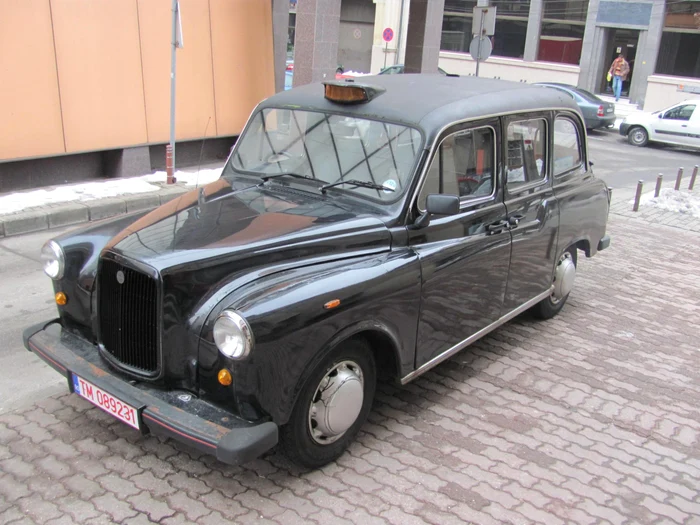 Un "Black cabs" londonez pe străzile din Timişoara Foto: Ştefan Both