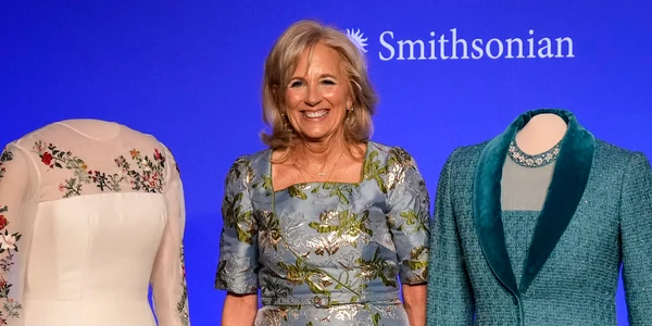 Jill Biden a donat tinutele din Ziua Inaugurarii catre muzeul Smithsonian   GettyImages 1246532257 jpg