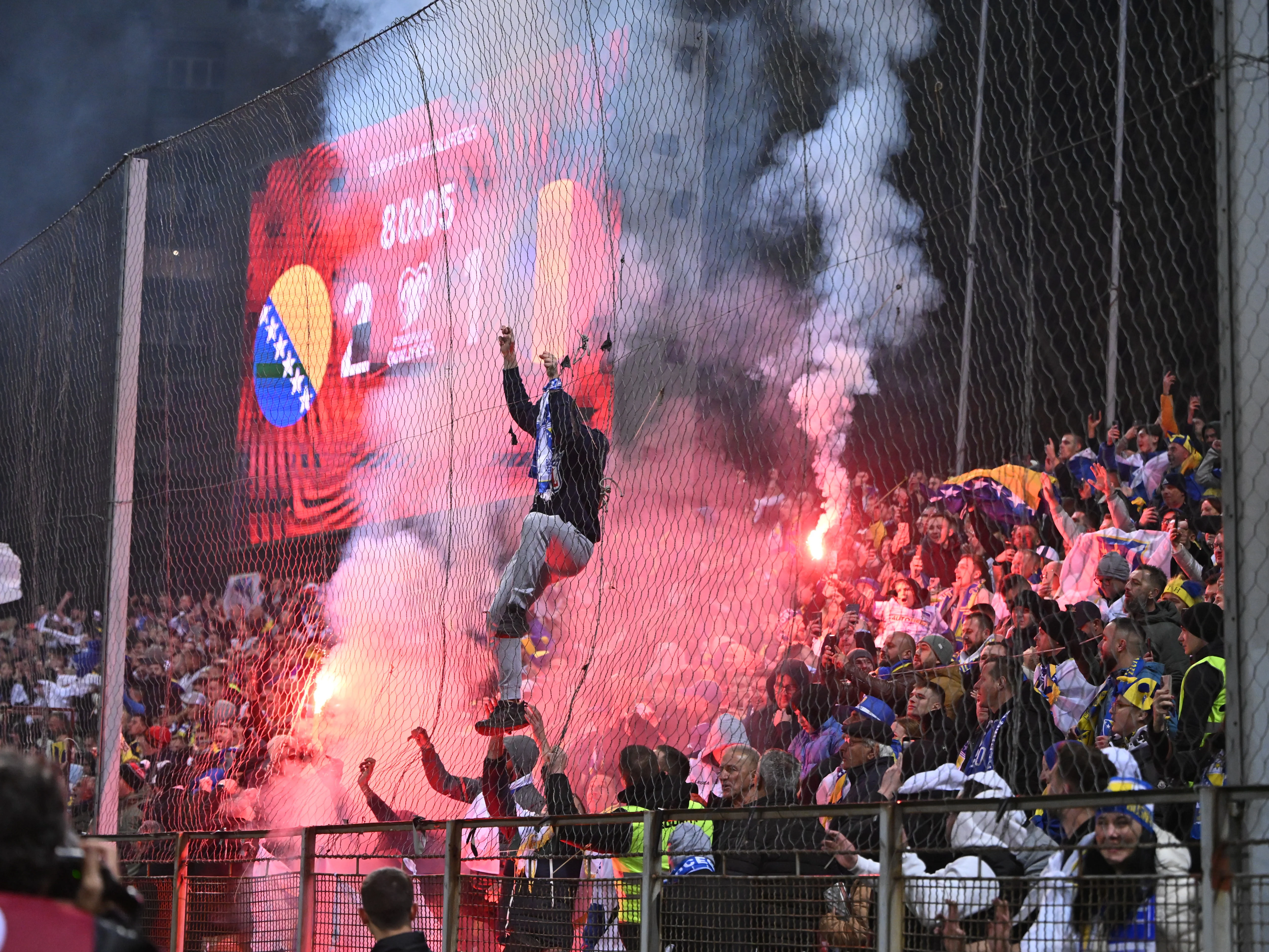 Scandal după meciul Bosnia–România. Comentatorii acuză „sabotaj” și „primitivism”: ce au povestit despre atmosfera ostilă