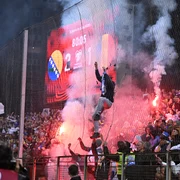 Suporterii bosnieci in peluza alaturi de fumigene BOSNIA ROMANIA FOTO sportpictures