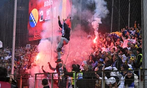 Suporterii bosnieci in peluza alaturi de fumigene BOSNIA ROMANIA FOTO sportpictures