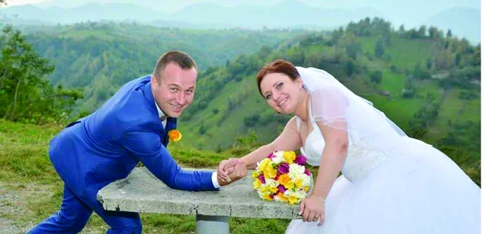 Iulia şi Laurenţiu Ganea, în cea mai fericită zi a lor Foto: arhiva personală