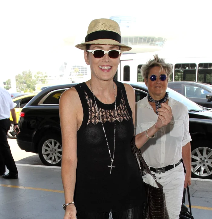 Sharon Stone, pe aeroportul din Los Angele