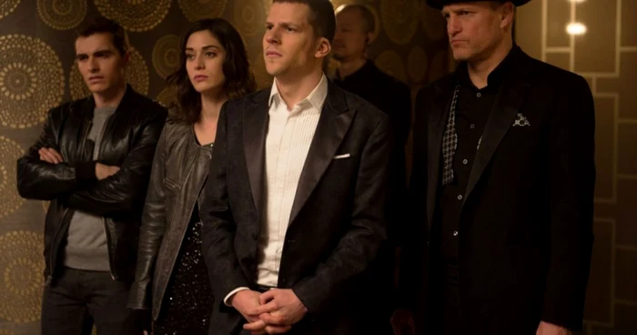 „The Four Horsemen“: Jack
Wilder (Dave Franco), Lula (Lizzy
Caplan), J. Daniel Atlas (Jesse
Eisenberg) şi Merritt McKinney (Woody Harrelson)