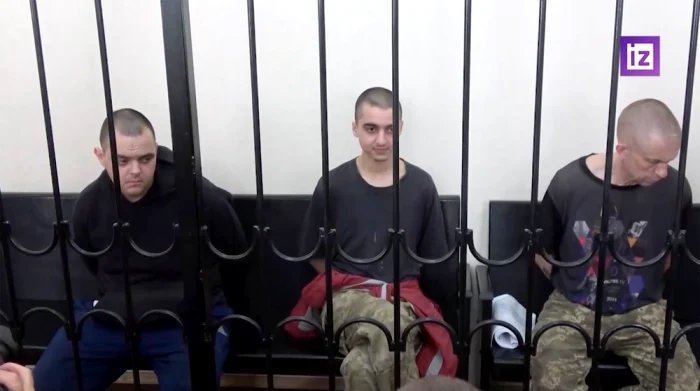 Aiden Aslin și Shaun Pinner, cu marocanul Saadoun Brahim, în centru. Foto: Profimedia
