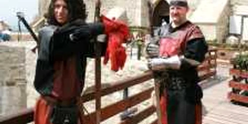 Luptele medievale au atras sute de turişti la Cetatea Neamţului