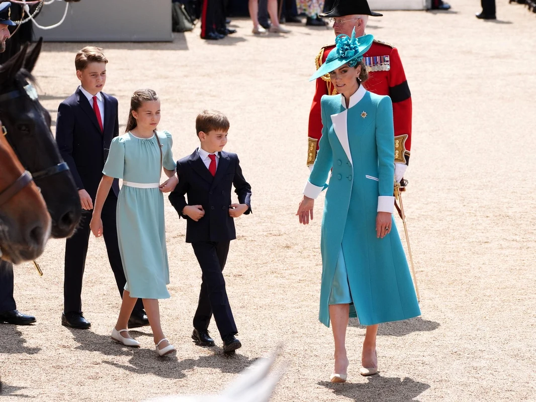 Kate Middleton și copiii George, Charlotte și Louis