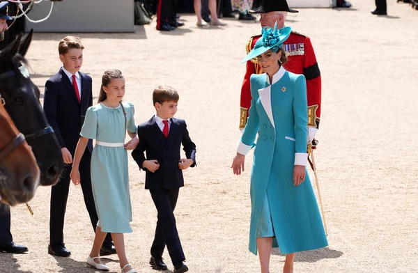 Kate Middleton și copiii George, Charlotte și Louis foto Profimedia (2) jpg