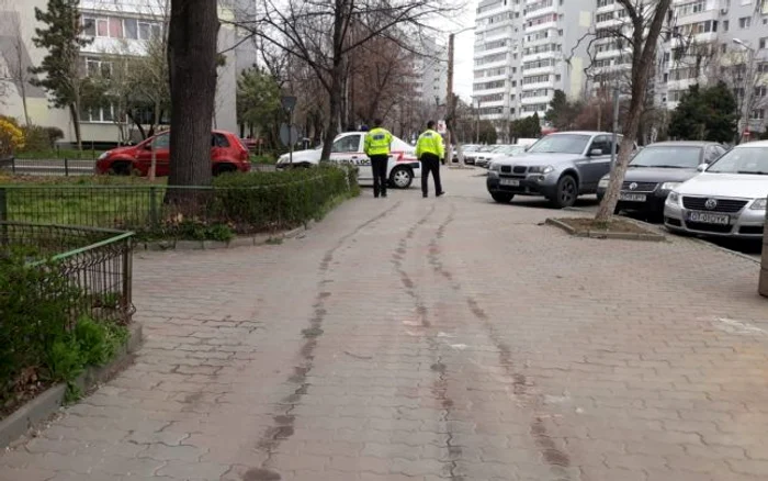 Poliţiştii verifică dacă persoanele autoizolate sunt la adresa declarată FOTO: Alina Mitran