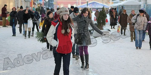 Brasov: Patinoar pe strada Republicii